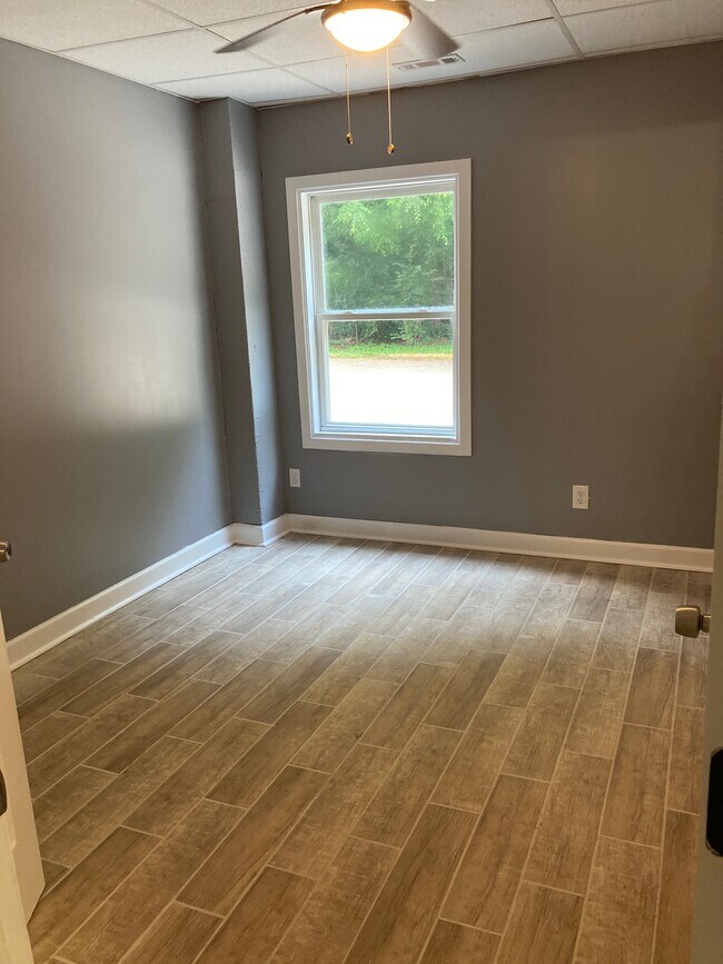 Bedroom - 750 W Broad St