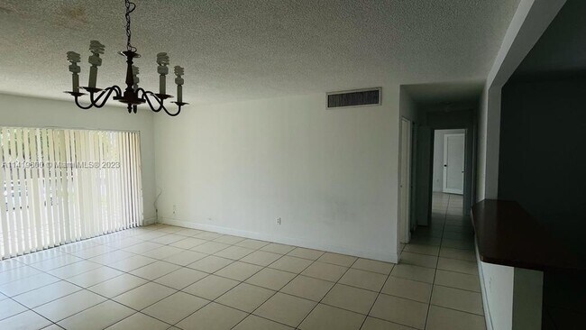 Foto del edificio - 4420 NW 79th Ave