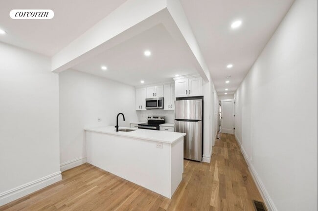 Foto del edificio - 219 Covert St.