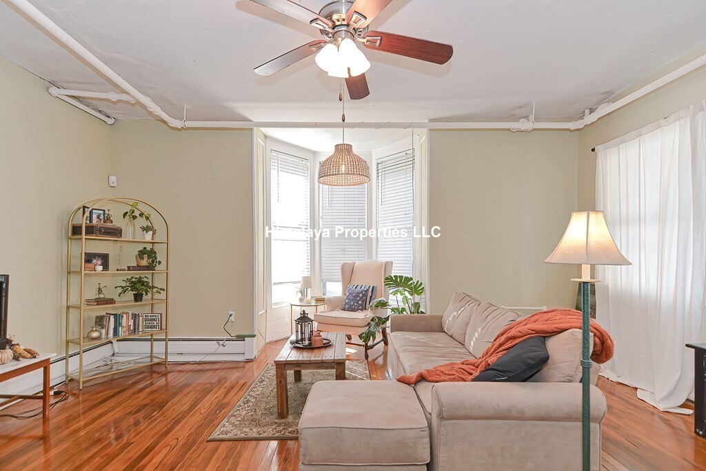 Foto principal - 139 Hillside St