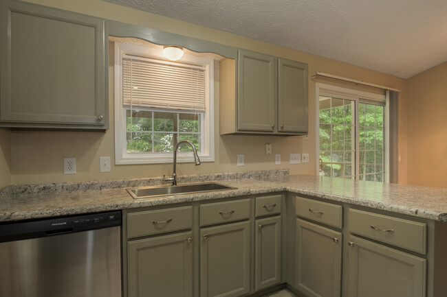 Building Photo - 34 Sugar Creek Dr