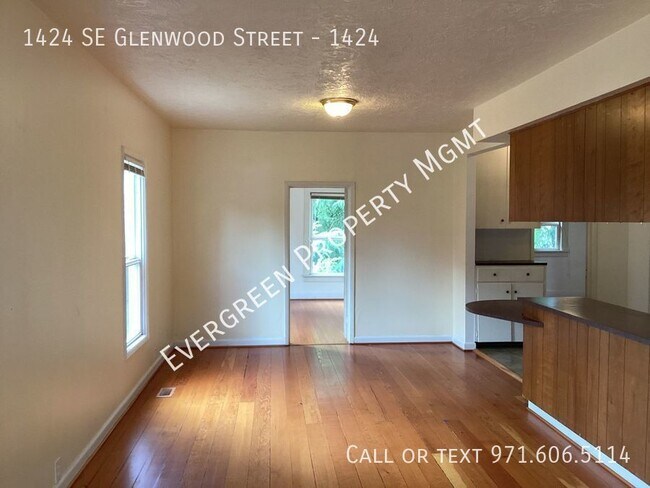 Building Photo - CHARMING 2 bdrm, 1 bth- FANTASTIC WESTMORE...