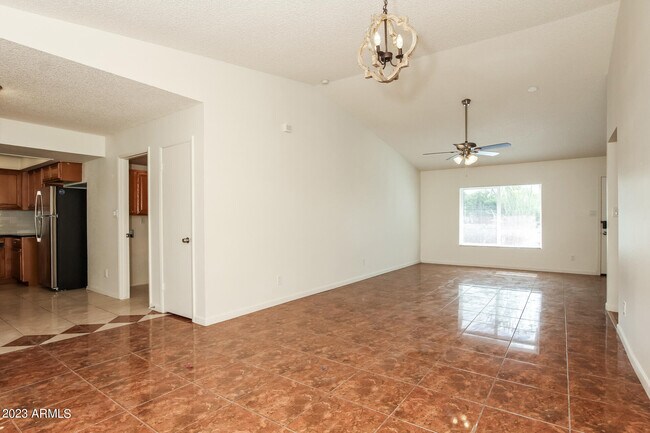 Foto del edificio - 716 W Rockwood Dr