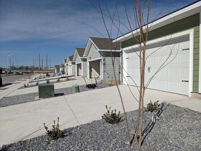 Building Photo - 3412-3414 Scott Circle