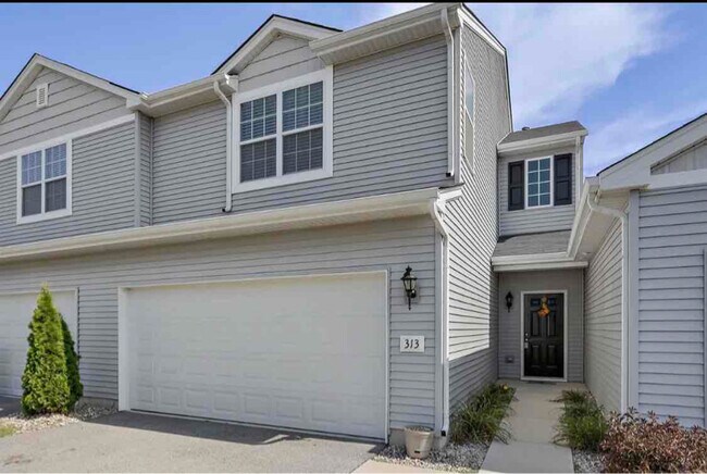 Building Photo - 313 Sweetbriar Ct