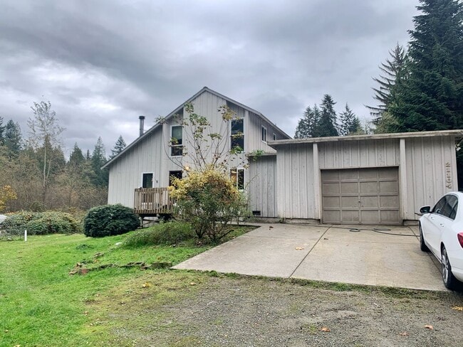 Building Photo - Country living