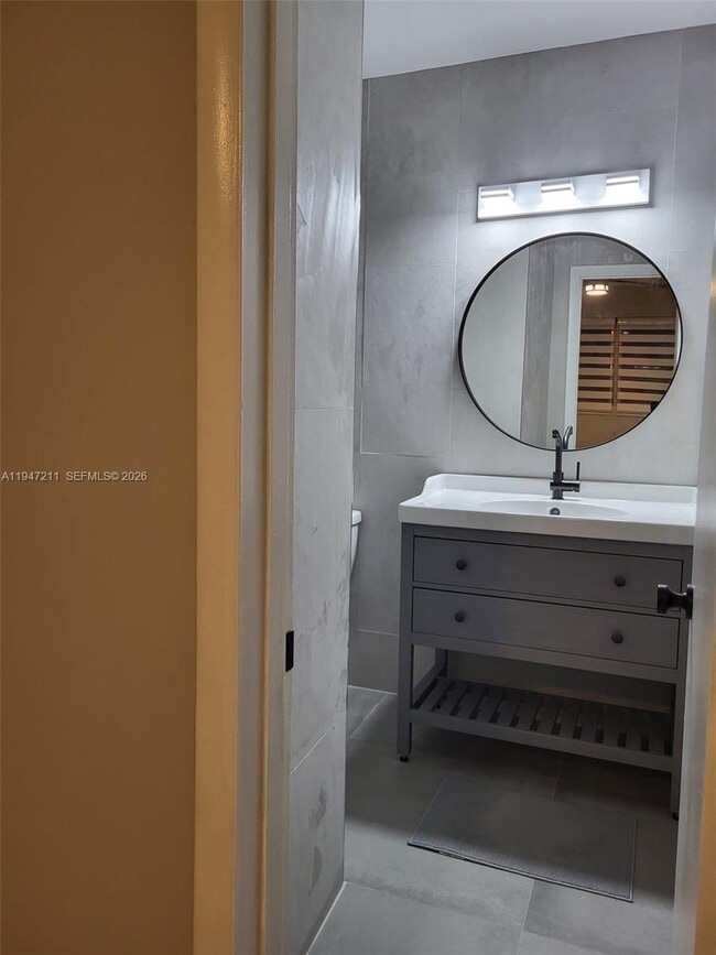 Foto del edificio - 1050 NE 82nd St