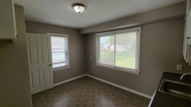 Building Photo - 7460 Lamphere