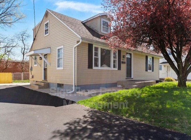 Foto del edificio - 11025 Rosewood Dr