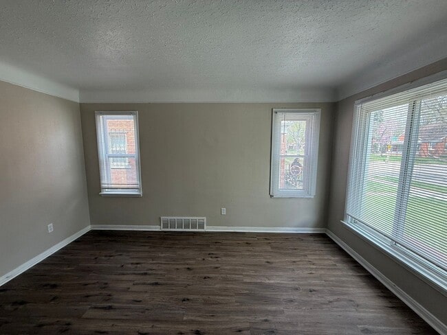 Building Photo - Freshly Renovated Single Family Home In De...