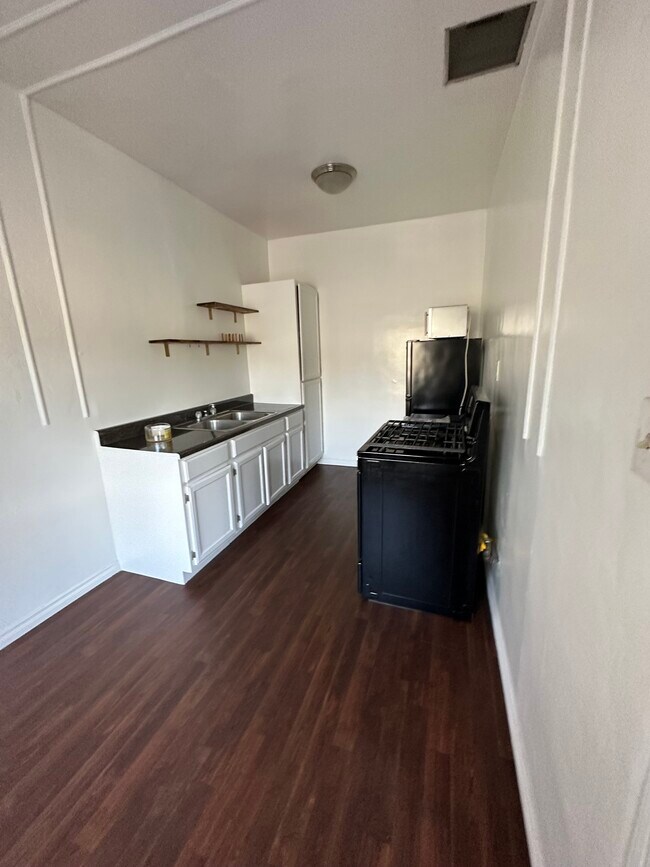 Foto del edificio - 2041 N Vermont Ave
