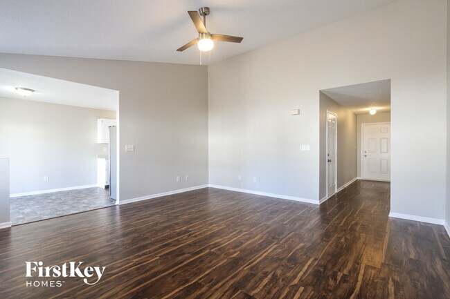 Foto del edificio - 9762 Trail Dr