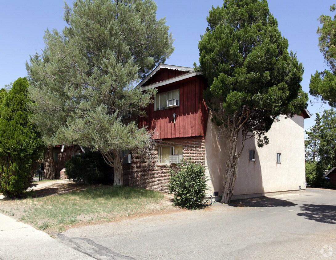 Primary Photo - 1630 Moore Ave