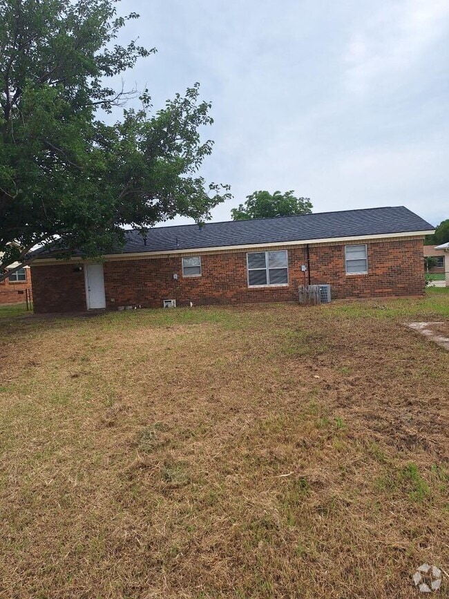 Building Photo - 4006 Hooper Dr