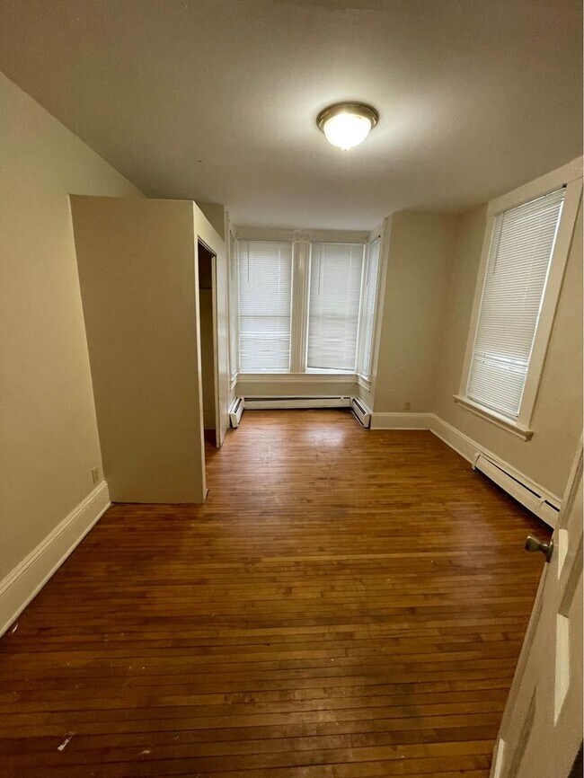 Foto del edificio - 703 Bedford St