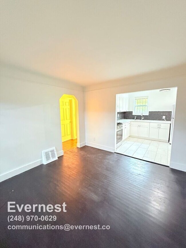 Building Photo - Charming 2-Bedroom Home in a Convenient Lo...