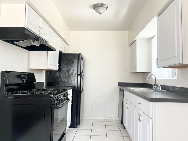 Foto del edificio - Bright 2 bed 1 bath in Pacific Beach