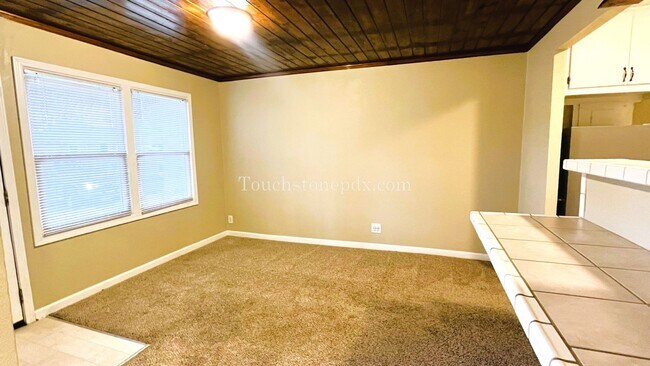 Foto del edificio - Cozy Urban Living: 2BD/1BA in Brentwood-Da...