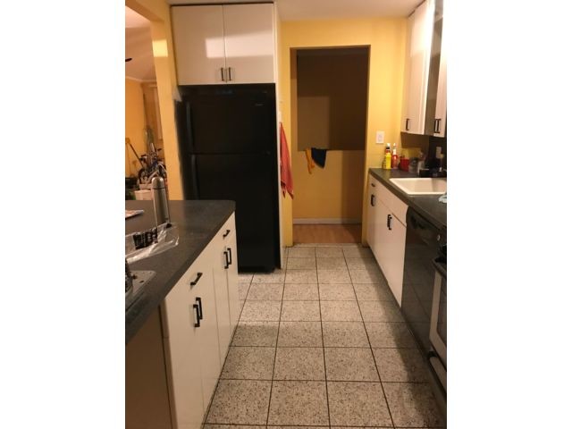 Foto del edificio - 2136 E 63rd St