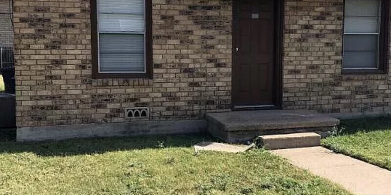 Primary Photo - 219 West Avenue G