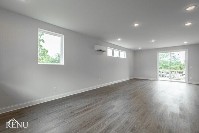 Building Photo - 5733 Sofias Cir