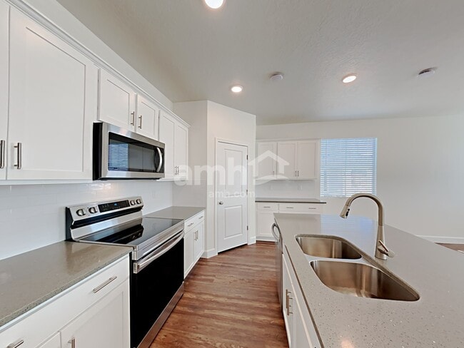 Building Photo - 6043 W Arranmore Dr