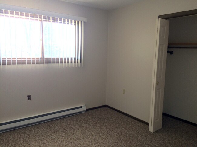 Building Photo - 310 Sherburn St