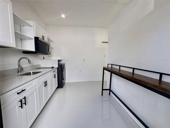 Foto del edificio - 15145 SW 30th St