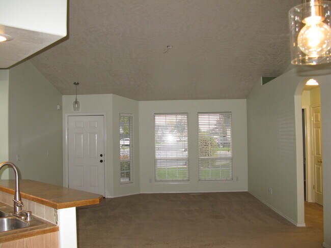 Foto del edificio - 2020 E Laguna Ave