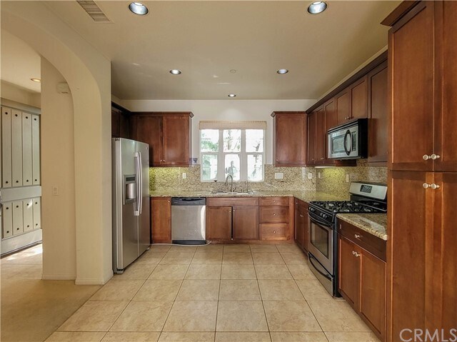 Building Photo - 484 Santa Maria St