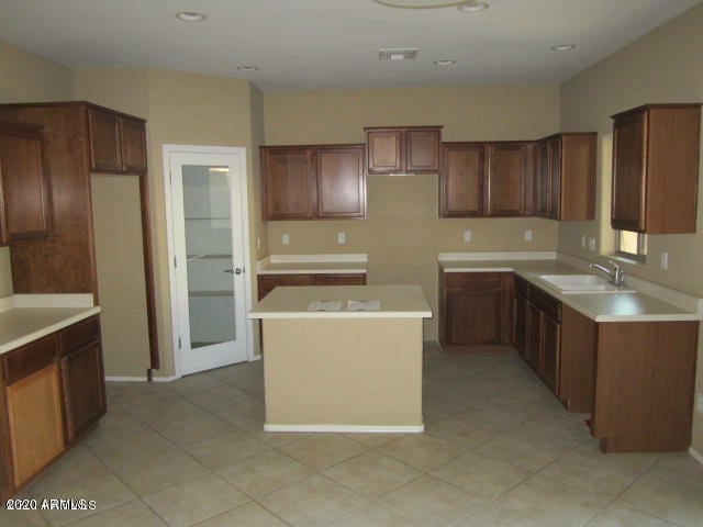 Building Photo - 8909 S 58th Ln