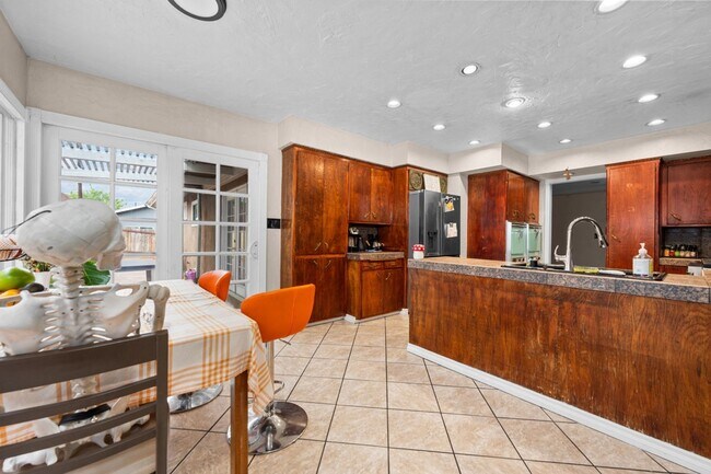 Foto del edificio - 4840 College Ave