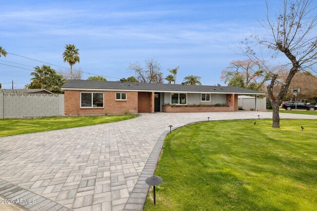 Building Photo - 1216 W Rovey Ave