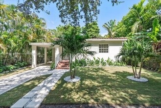 Building Photo - 4725 NE Miami Ct