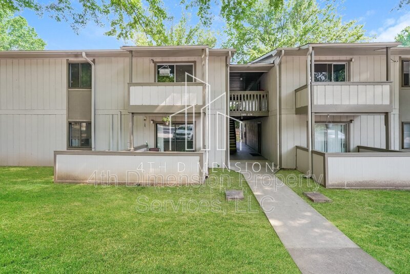 Foto principal - 2240 Sunderland Rd
