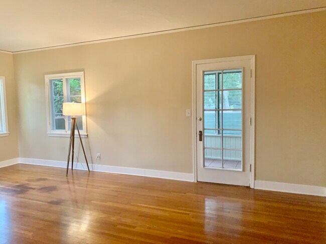 Building Photo - 1537 N Palomares St