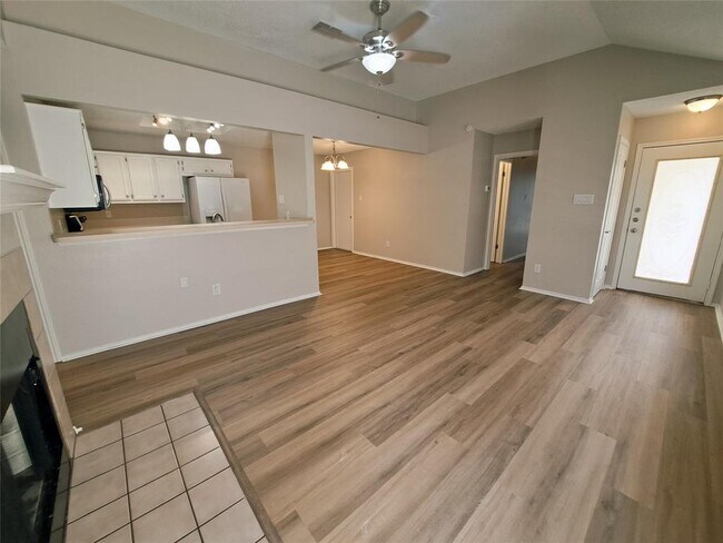 Foto del edificio - 840 Topaz Ln