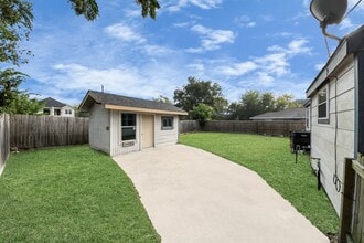 Building Photo - 3911 Anita St