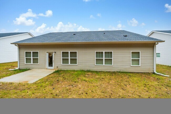 Building Photo - 18456 Thoroughbred Dr