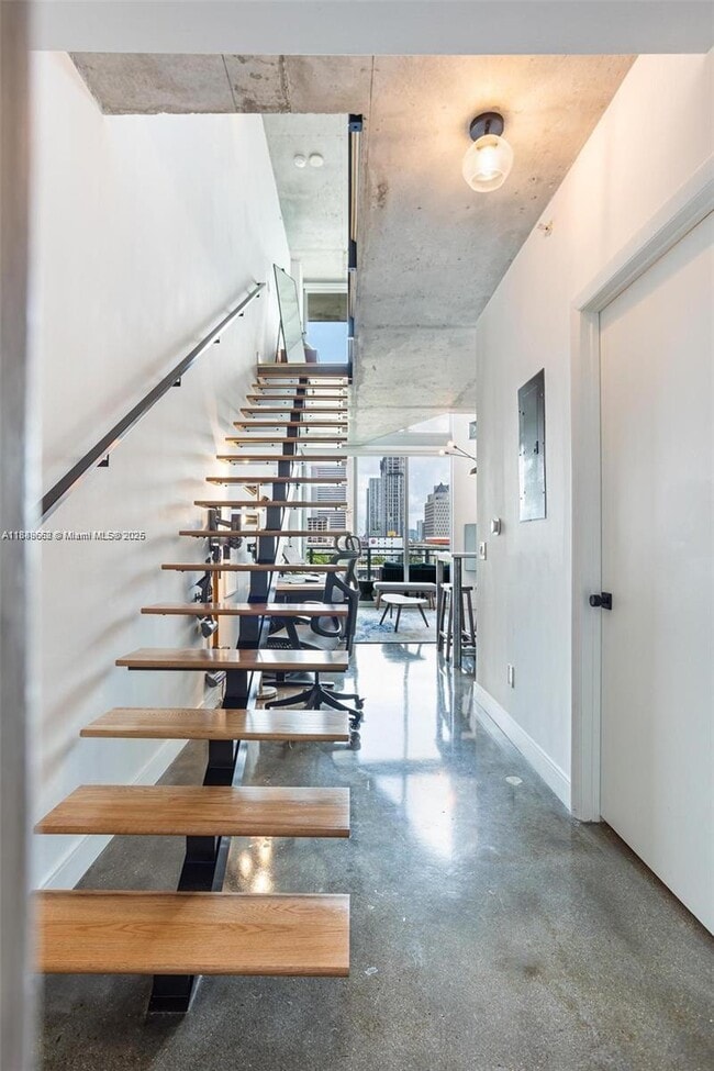 Foto del edificio - 690 SW 1st Ct