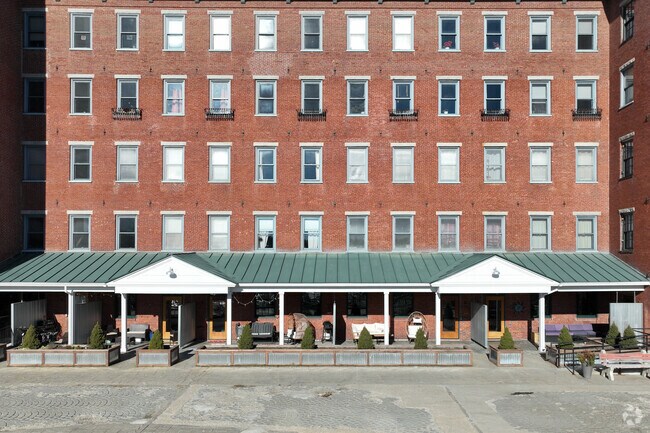 Building Photo - Island Terrace