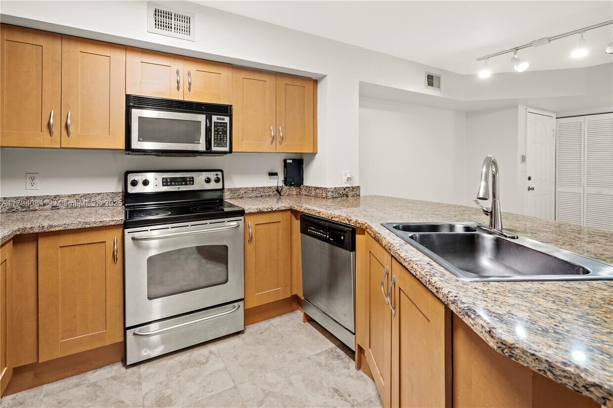 Foto principal - 3131 Clint Moore Rd