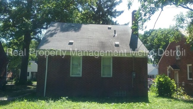 Foto del edificio - 3 Bedroom Bungalow !!!!!