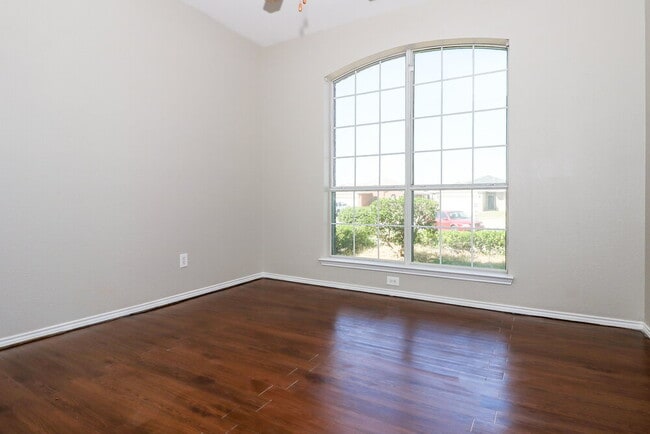 Building Photo - 1108 McKavett Dr