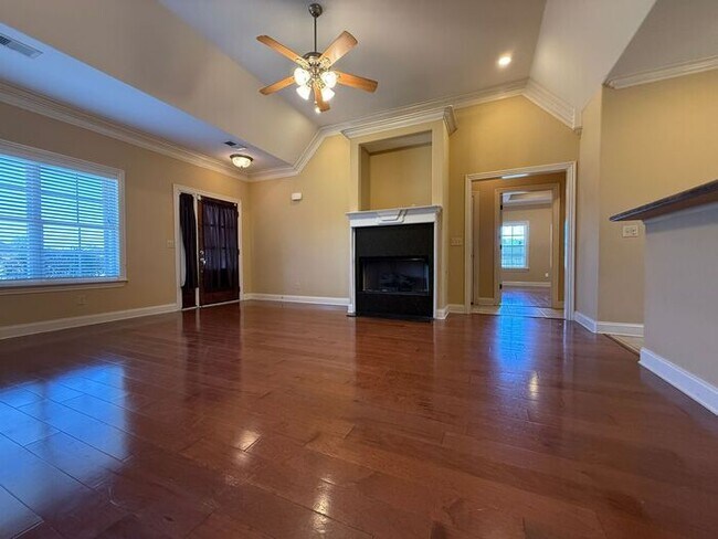 Foto del edificio - GORGEOUS HOME IN RUSTLING OAKS JUST MINUTES FROM MEMPHIS