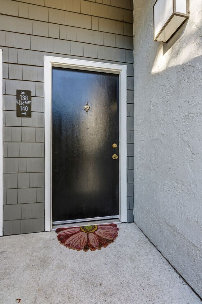Building Photo - Upstairs, 1 bedroom, Benicia Highlands on Cambridge Drive