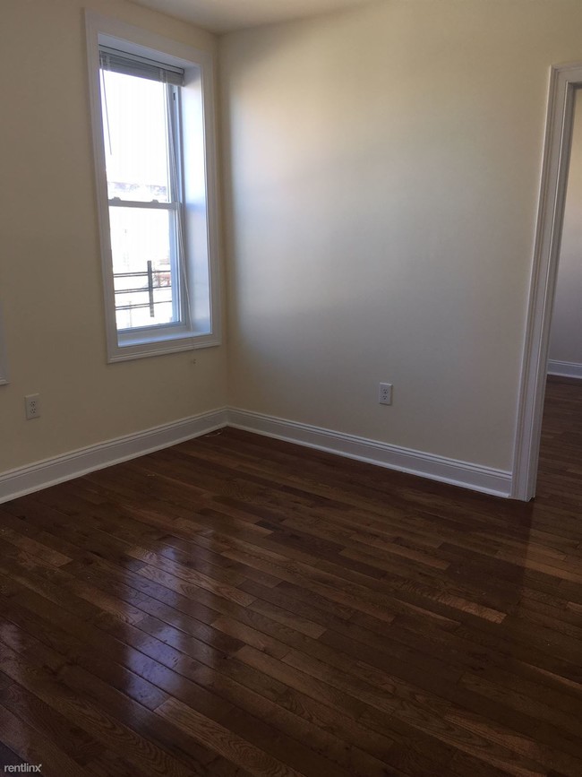 Building Photo - 2 br, 1 bath  - 1204 Kennedy Blvd