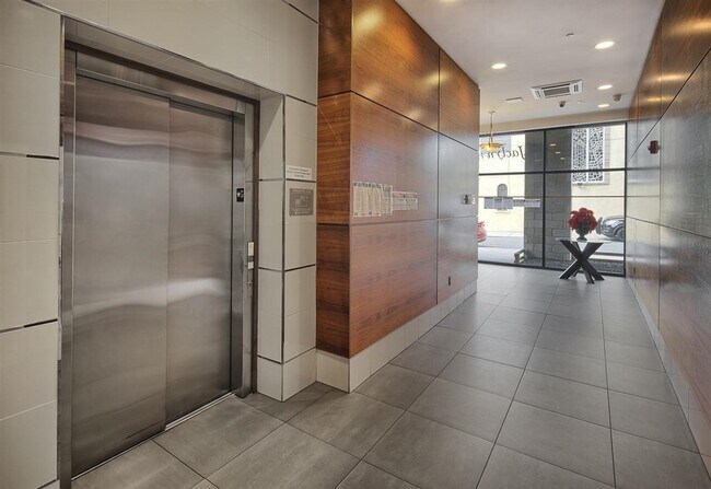 Foto del edificio - 5808 Washington St