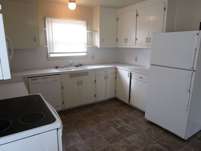 Building Photo - 2 Bedroom, 1 Bathroom with Large Basement ...