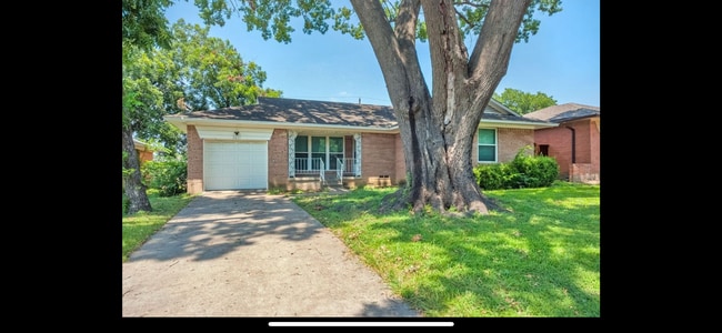 Building Photo - 2657 San Medina Ave